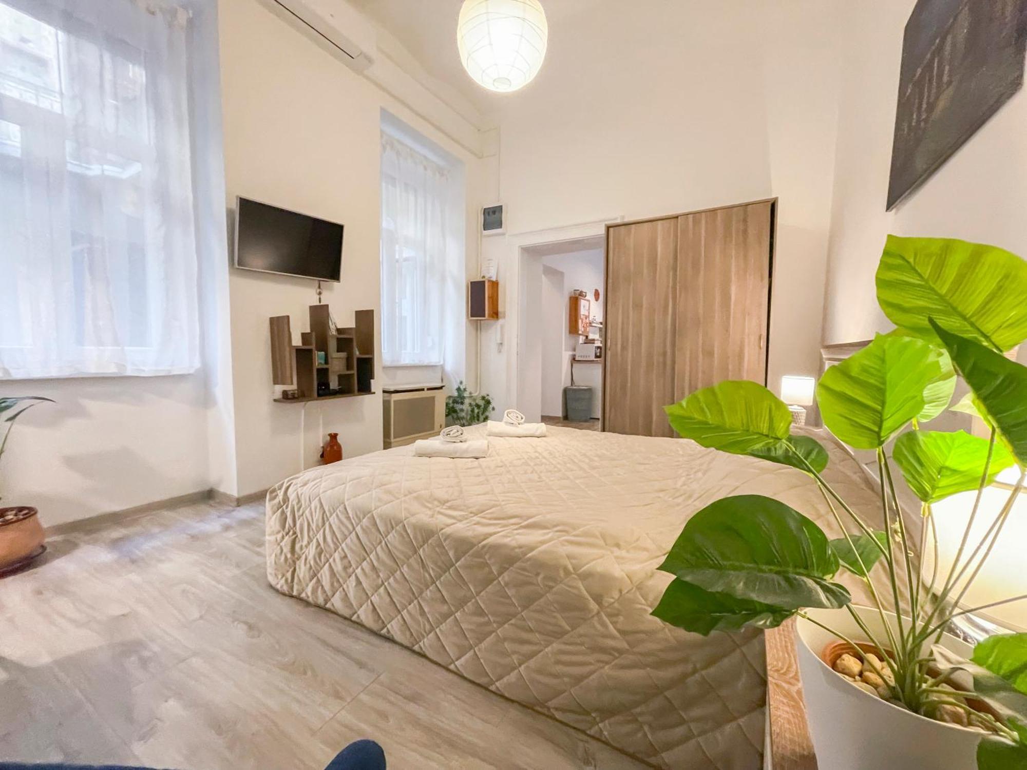 Free Parking, Downtown Apartment Near New York Cafe Budapest Kültér fotó