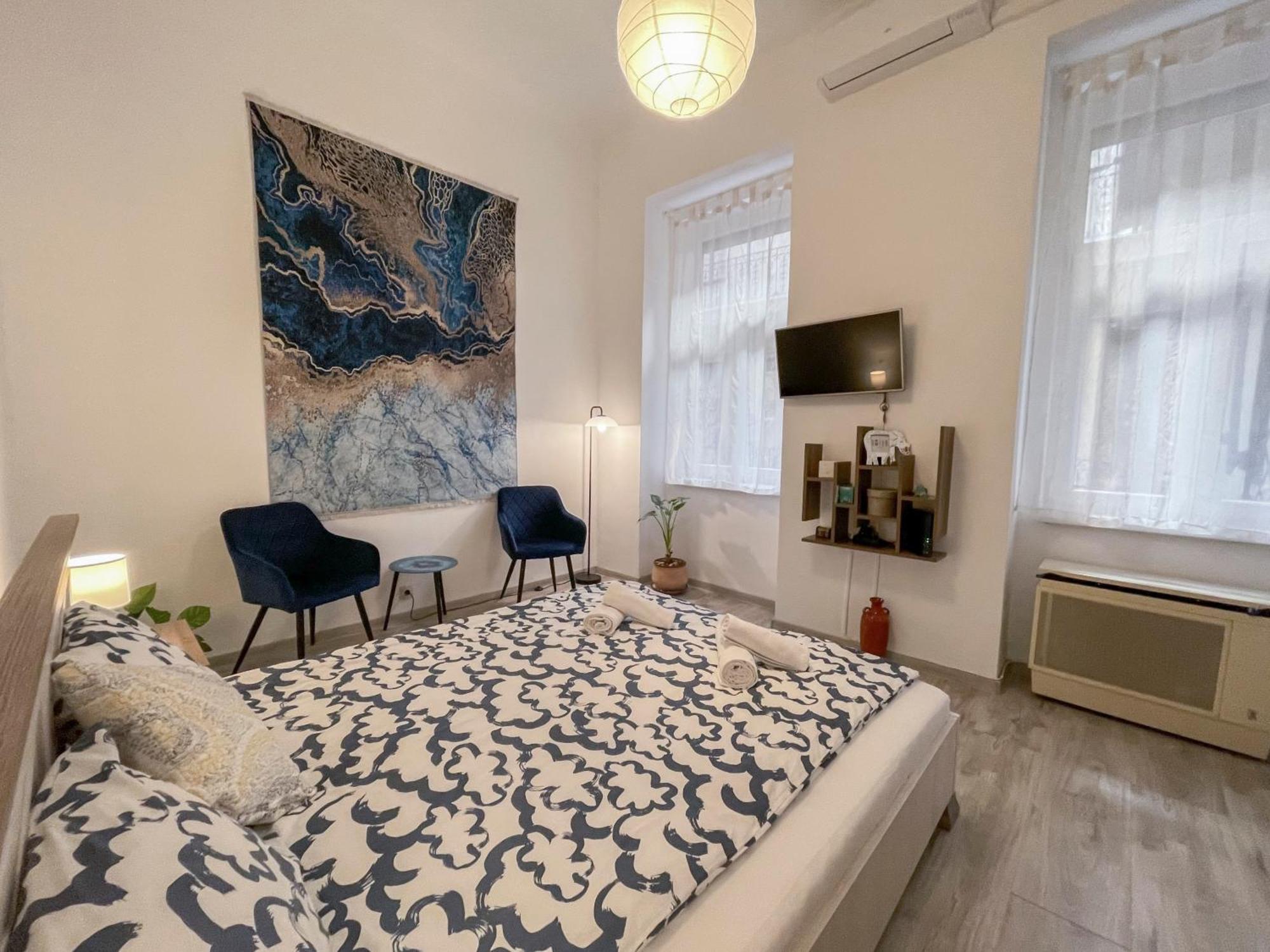 Free Parking, Downtown Apartment Near New York Cafe Budapest Kültér fotó
